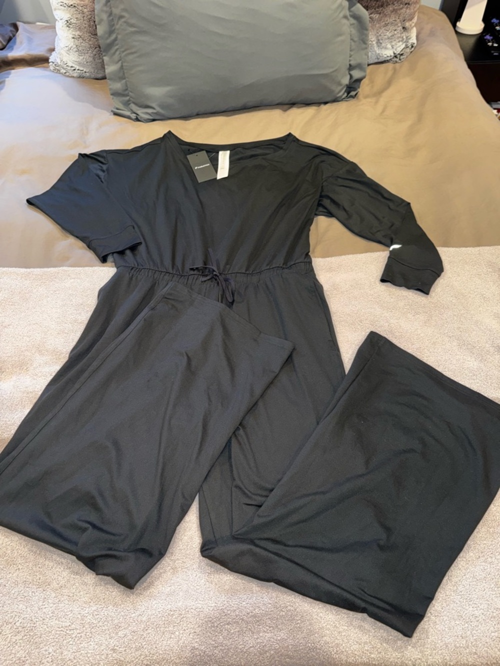 NWT Fabletics Cloud Jersey Off-Shoulder Wide-Leg Jumpsuit Onesie - Picture 4 of 4